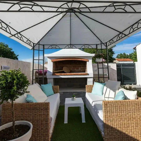 Luxurious Holiday In Galovac With Swimming Pool Holiday home *