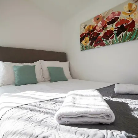 Luxurious Holiday In Galovac With Swimming Pool *