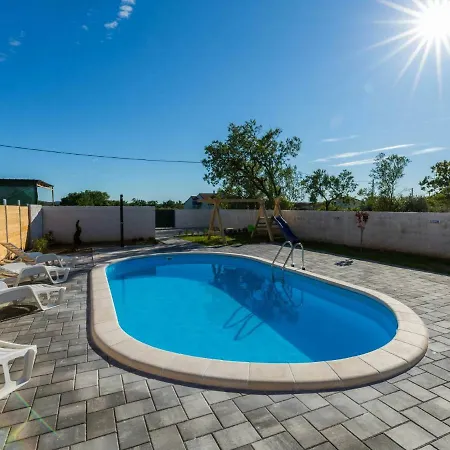 Luxurious Holiday In Galovac With Swimming Pool Holiday home